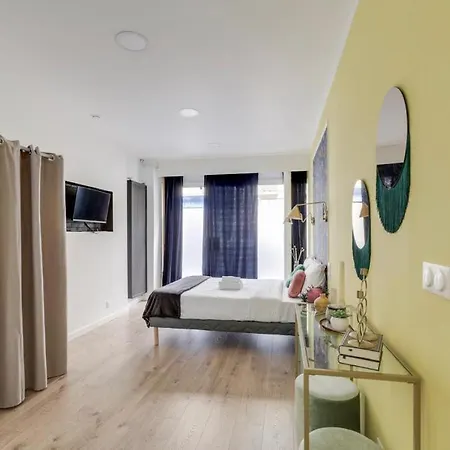 Modern Stylish And Chic Next To The Famous Catacombs شقة